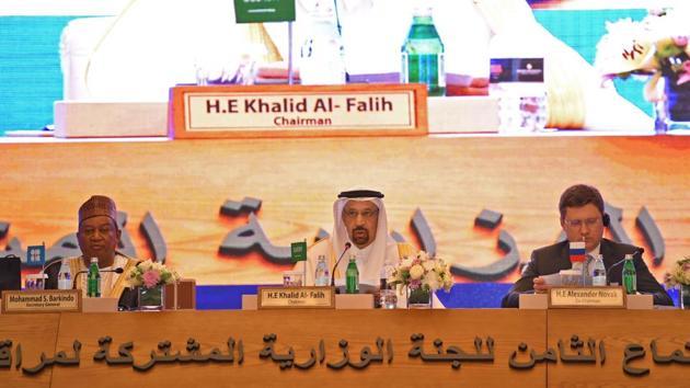 Organization of Petroleum Exporting Countries (OPEC) secretary general Mohammed Barkindo (L), Saudi Energy Minister Khaled al-Faleh (C) and Russian Energy Minister Alexander Novak (R) attend a meeting of OPEC and non-OPEC members to assess compliance with production cuts and to discuss potential long-term cooperation, in Jeddah on April 20, 2018.(AFP Photo)