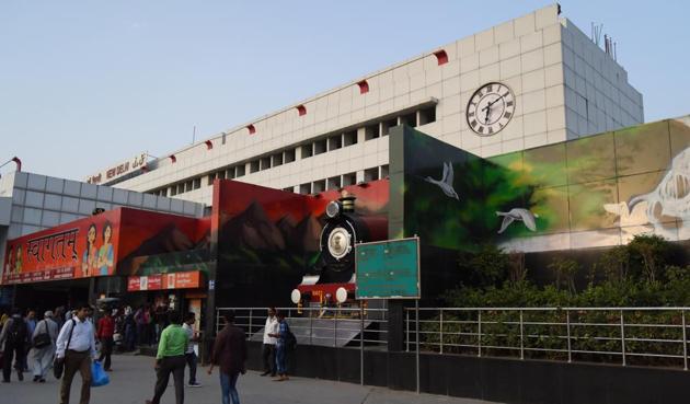 The New Delhi Railway Station is getting a revamp with colourful walls and upgraded facilities.(Sarang Gupta/HT Photo)