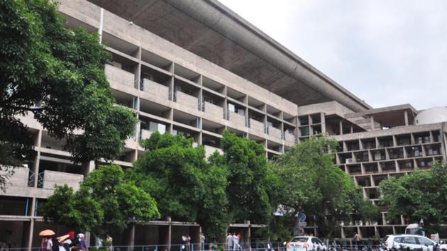 Adesh University had moved the high court against the government notification on fixing of fee and distribution of seats on April 3. SGRDMC had moved the court on April 2. (HT File) Adesh University had moved the high court against the government notification on fixing of fee and distribution of seats on April 3. SGRDMC had moved the court on April 2. (HT File)