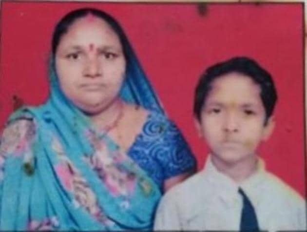 The victim, Jeet (right) with his mother, Bacchidevi.(HT photo)(HT photo)
