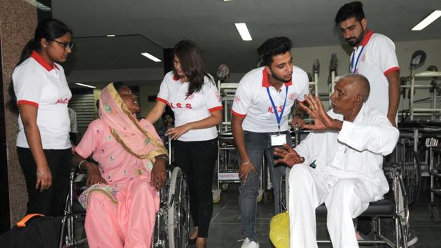 NSS volunteers helping patients at the PGIMER in Chandigarh on Friday. Volunteers will guide the patients in reaching various departments and clinics at the premier institute. (Ravi Kumar/HT) NSS volunteers helping patients at the PGIMER in Chandigarh on Friday. Volunteers will guide the patients in reaching various departments and clinics at the premier institute. (Ravi Kumar/HT)