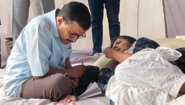 Delhi CM Arvind Kejriwal with Delhi Commission for Women (DCW) chief Swati Maliwal in New Delhi on Friday.(PTI) Delhi CM Arvind Kejriwal with Delhi Commission for Women (DCW) chief Swati Maliwal in New Delhi on Friday.(PTI)
