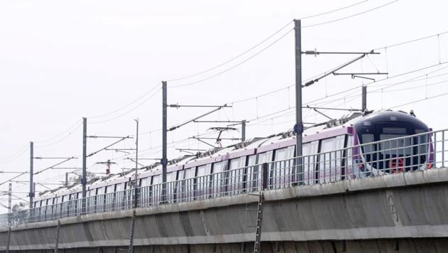 The Magenta Line of the Delhi metro connects Botanical Garden in Noida to Janakpuri West in west Delhi.(Sunil Ghosh/HT File Photo)