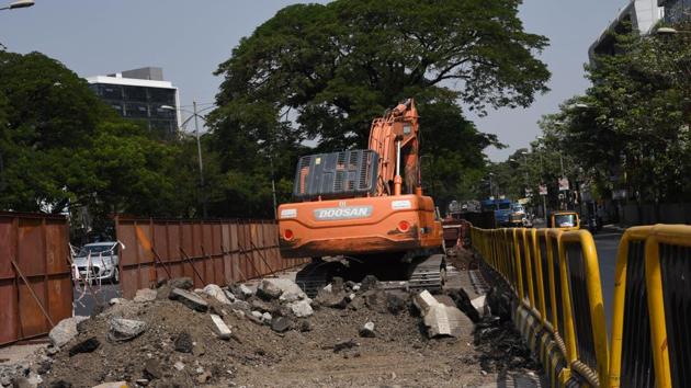 Maharashtra Metro began construction in between the BRTS corridor at Morwadi, Pimpri on Friday.(HT PHOTO)