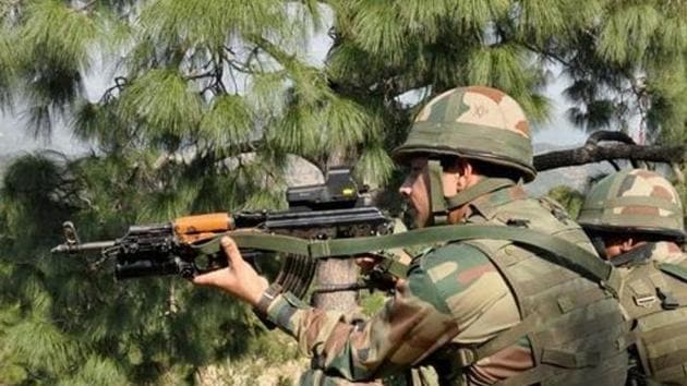 Indian army soldiers take positions near the Line of Control in Jammu.(PTI File Photo) Indian army soldiers take positions near the Line of Control in Jammu.(PTI File Photo)
