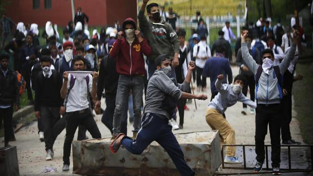 Kashmiri students pelt stones at policemen during a protest against recent cases of rape in the country, in Srinagar on April 18, 2018. (Mukhtar Khan / AP) Kashmiri students pelt stones at policemen during a protest against recent cases of rape in the country, in Srinagar on April 18, 2018. (Mukhtar Khan / AP)