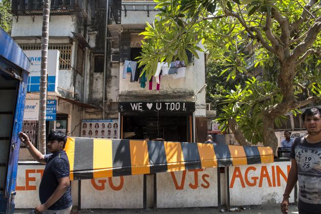 Vaibhav Jain, owner of the VJ franchise with 15 outlets in Mumbai, distanced himself from the issue, saying that he shut down the Juhu establishment owing to problems with licenses.(Satish Bate/HT Photo)