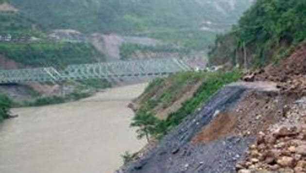 The Sutlej river as it flows through Himachal Pradesh’s Mandi district.(PTI File Photo)