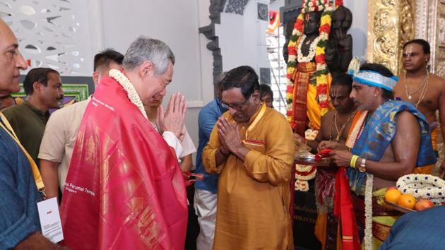 Singapore Prime Minister Lee Hsien Loong joins the reconsecration ceremony of the Sri Srinivasa Perumal Temple in the Little India precinct on Sunday.(Twitter Photo/@leehsienloong)