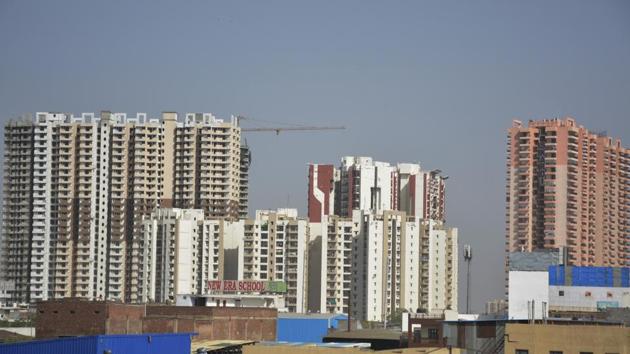 According to official figures, there are around 25 private developers who are yet to deliver flats to homebuyers. The statistics show that there are 19,965 sanctioned housing units of which 15,790 have been constructed so far.(Sakib Ali/HT Photo)