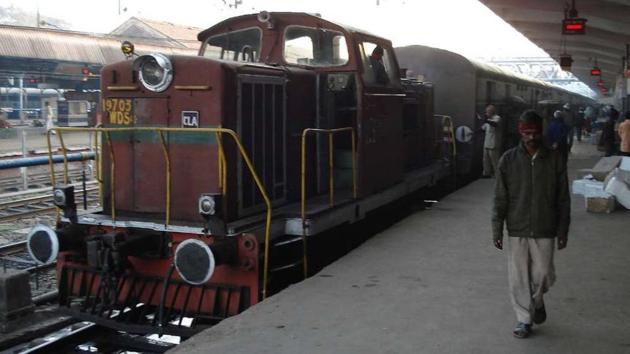 Railway officials have said that the route between Pune and Lonavala will be closed down to carry out maintenance and repair work from April 23 to April 30 .(HT REPRESENTATIVE PHOTO) Railway officials have said that the route between Pune and Lonavala will be closed down to carry out maintenance and repair work from April 23 to April 30 .(HT REPRESENTATIVE PHOTO)