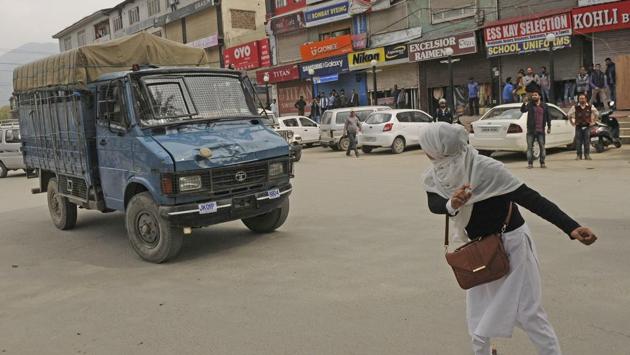 Clashes broke out at two places in Shopian and Pulwama districts on Monday after protesters in Jammu and Kashmir pelted stones at army personnel at these places. (Waseem Andrabi / HT File)