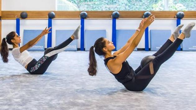 Want lean muscles in just 8 classes? Try this cult New York barre workout