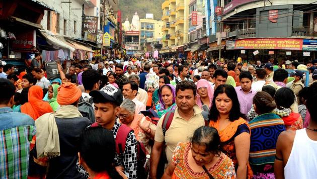 People throng Haridwar for the Char Dham pilgrimage.(RAMESHWAR GAUR/HT PHOTO)