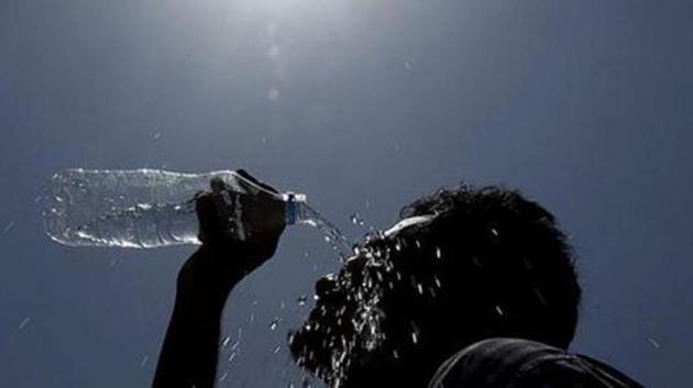 The maximum temperature in the city is expected to drop by close to two degree Celsius till April 30.(HT Representative Photo) The maximum temperature in the city is expected to drop by close to two degree Celsius till April 30.(HT Representative Photo)