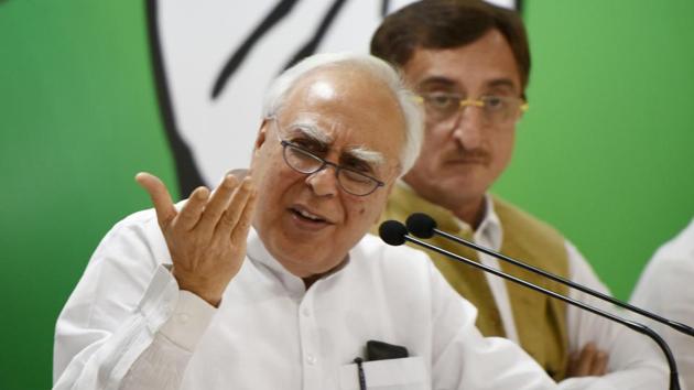 Senior Congress leader Kapil Sibal addresses the media regarding the removal motion of the Chief Justice of India, at AICC, in New Delhi, on Monday.(Vipin Kumar/HT Photo)