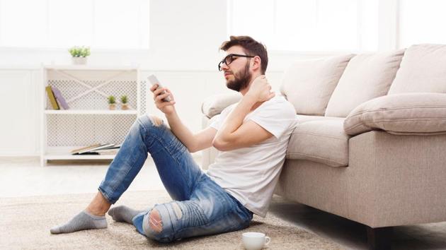 Using your phone for long periods of time can cause injury to the neck. (Shutterstock) Using your phone for long periods of time can cause injury to the neck. (Shutterstock)