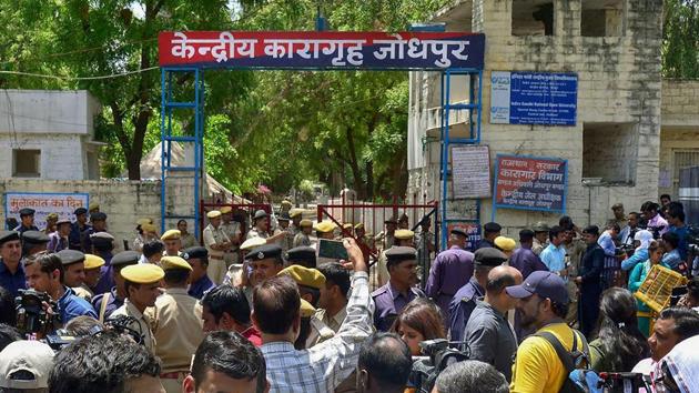 Security personnel stand guard outside Central Jail ahead of the trial court verdict in the rape case against self-styled godman Asaram in Jodhpur on Wednesday.(PTI Photo)