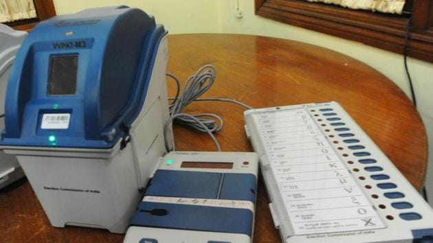 The Mark 3 control unit can accommodate 24 ballot units, with 384 candidates, as opposed to the Mark 2 control unit, which could accommodate only four ballot units and 64 candidates(HT Photo) The Mark 3 control unit can accommodate 24 ballot units, with 384 candidates, as opposed to the Mark 2 control unit, which could accommodate only four ballot units and 64 candidates(HT Photo)