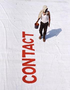 A painter paints on an advertising flex near Garware causeway in Pune on a sunny afternoon. As per predictions released by the India Meteorological Department (IMD), the maximum temperature in the city is expected to drop by close to two degrees Celsius till April 30. (Sanket Wankhade/HT PHOTO) 