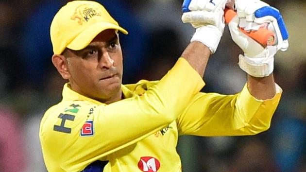 MS Dhoni in action for Chennai Super Kings against Royal Challengers Bangalore on Wednesday. Get live cricket score of Royal Challengers Bangalore (RCB) vs (CSK) Chennai Super Kings at the M Chinnaswamy stadium here.(PTI)