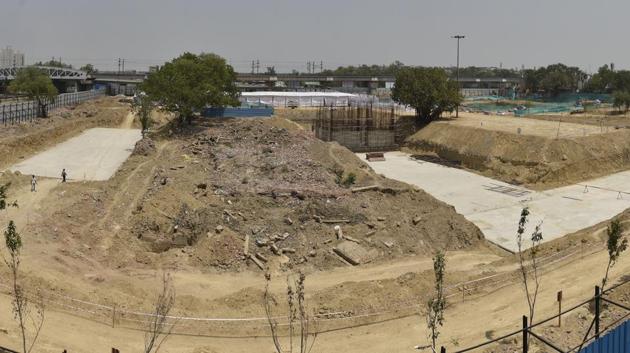 A view of the site of Kathputli Colony project as it stands in April 2018. As per the agreement, the developer has to construct 2,800 houses for the economically weaker sections (EWS). Each unit has to be of 30.5 square metres. The redeveloped colony would also have a heritage/exhibition museum, kaushal kala vikas kendra, multipurpose hall and other facilities, so that the residents can pursue their art, the DDA said. (Sanchit Khanna / HT Photo)