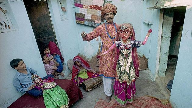Puppeteers and residents of Kathputli Colony in Delhi’s Shadipur seen in November 1999. In the early 1970s this largely uninhabited area in West Delhi, with its proximity to Connaught Place, became home to migrating performers from Rajasthan in the form of encampments. (Pradeep Bhatia / HT Archive)