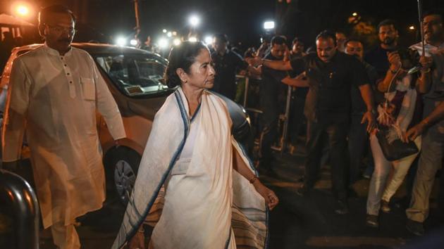 West Bengal chief minister Mamata Banerjee said, Congress was wrong in giving an impeachment notice against Chief Justice of India Dipak Misra. The Trinamool Congress did not support the impeachment notice, she told a TV news channel on Tuesday, adding she had advised Congress president Rahul Gandhi and his mother, Sonia Gandhi, against the move. (Burhaan Kinu / HT File) 