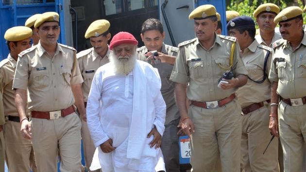 Asaram being taken to court in Jodhpur in September 2013.(HT File Photo)