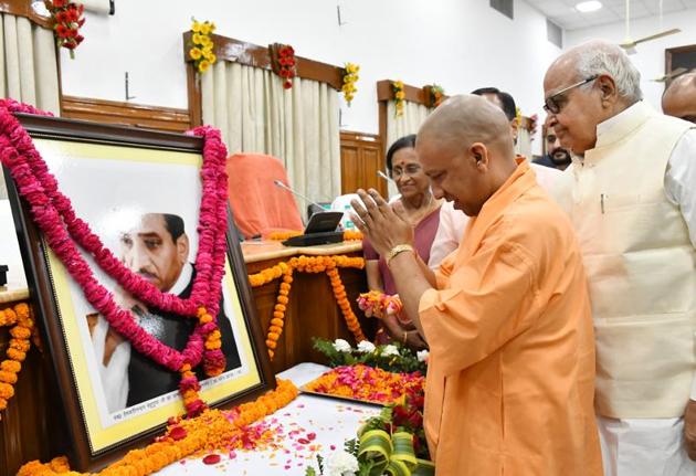 The occasion was the launch of Bahuguna’s birth centenary celebrations which was attended by deputy chief ministers, ministers and leaders in Lucknow. (HT Photo) The occasion was the launch of Bahuguna’s birth centenary celebrations which was attended by deputy chief ministers, ministers and leaders in Lucknow. (HT Photo)