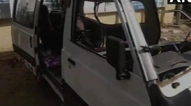 The battered Omni Van in which school children were travelling. The van was rammed from behind, killing one and injuring 17 other on Thursday in New Delhi.(ANI/Twitter)
