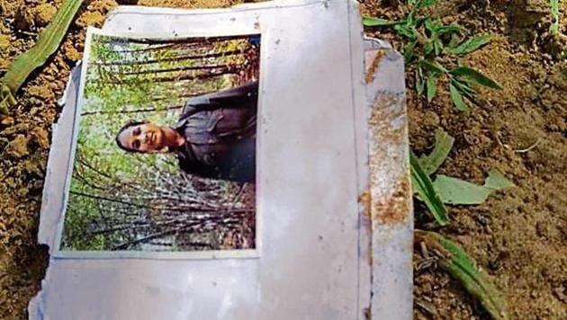 Some personal letters and Maoist literature, among other things, were seen at the encounter site near the river bank. (HT Photo) Some personal letters and Maoist literature, among other things, were seen at the encounter site near the river bank. (HT Photo)
