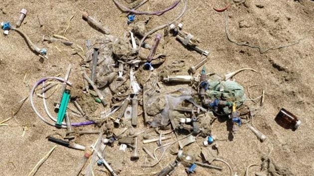 The clean-up volunteers have found more than 125 syringes in the past month at Dadar beach.(HT File)