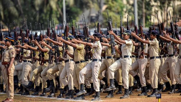 Woman cops from the Mumbai police display a show of strength . Celebrations also  include traditional Lavani performance, folk songs and narration of poetry. (Kunal Patil/HT Photo) 