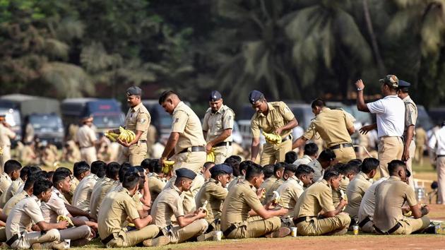 Mumbai police personnel take a break from rehearsals.  (Kunal Patil/HT Photo) 
