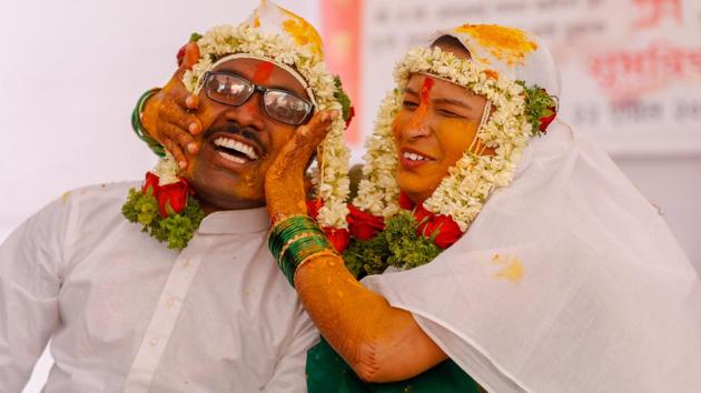 Visually impaired couples take part in a mass wedding ceremony organised by an NGO at Fadgate in Pune, Maharashtra on April 22, 2018. (Rahul Raut / HT Photo) Visually impaired couples take part in a mass wedding ceremony organised by an NGO at Fadgate in Pune, Maharashtra on April 22, 2018. (Rahul Raut / HT Photo)