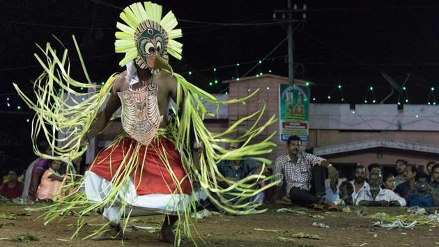 A performer dressed with a bird mask takes part in a Pakshi Kolam dance during the Kadammanitta Padayani festival in Pathanamthitta district, Kerala on April 22, 2018. (Garima Garg / AFP) A performer dressed with a bird mask takes part in a Pakshi Kolam dance during the Kadammanitta Padayani festival in Pathanamthitta district, Kerala on April 22, 2018. (Garima Garg / AFP)