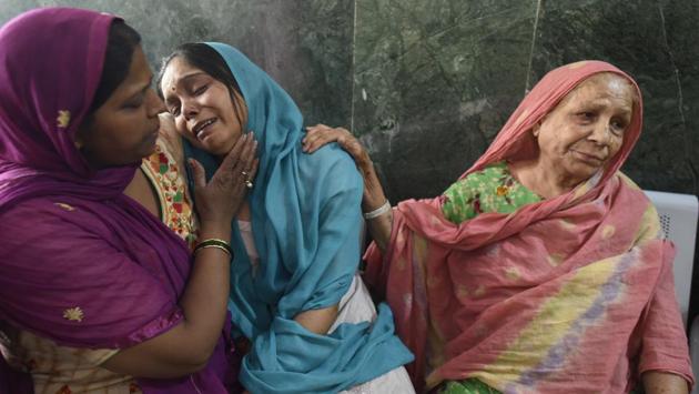 Family members of injured school students at AIIMS trauma center break down after a milk tanker rammed into a school van near Kanhaiya Nagar metro station, killing a seven-year-old girl and injuring 17 others, in New Delhi on April 26, 2018. (Burhaan Kinu / HT Photo) Family members of injured school students at AIIMS trauma center break down after a milk tanker rammed into a school van near Kanhaiya Nagar metro station, killing a seven-year-old girl and injuring 17 others, in New Delhi on April 26, 2018. (Burhaan Kinu / HT Photo)