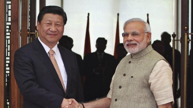Indian Prime Minister Narendra Modi (R) shakes hand with Chinese President Xi Jinping as he welcomes him at a hotel in Ahmedabad.(AP File Photo)