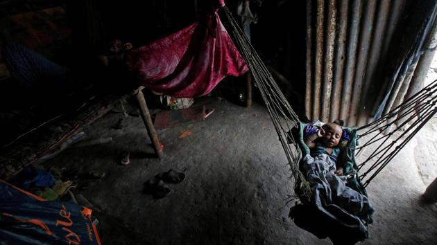 An infant sleeps in a hammock at a makeshift shelter in Kolkata, West Bengal on April 23, 2018. (Rupak De Chowdhuri / REUTERS) An infant sleeps in a hammock at a makeshift shelter in Kolkata, West Bengal on April 23, 2018. (Rupak De Chowdhuri / REUTERS)