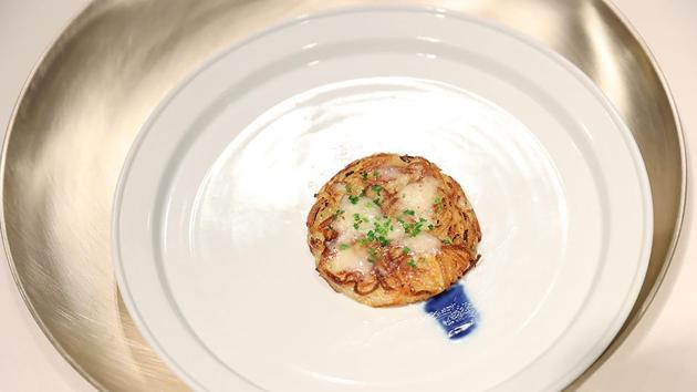 North Korean leader Kim Jong Un will be served a nod to his Swiss school days following a high-stakes meeting with South Korean President Moon Jae-in over the future of his nukes. A Korean “re-interpretation” of the Swiss fried potato dish rosti will highlight the food at the border truce village of Panmunjom. (The Blue House / AFP)