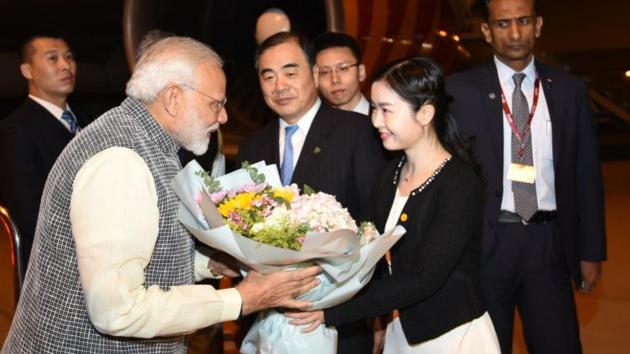 Prime Minister Narendra Modi being received in Wuhan after he landed on Thursday night in China. Vice foreign minister Kong Xuanyou looks on.(PMO/Twitter)