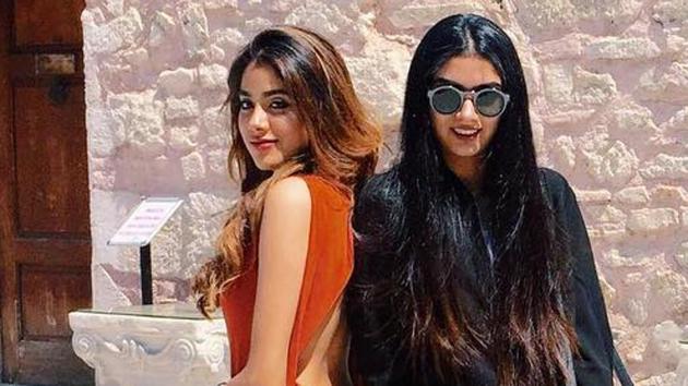 Sridevi’s daughters Janhvi and Khushi Kapoor share a great relationship as sisters.(Instagram)