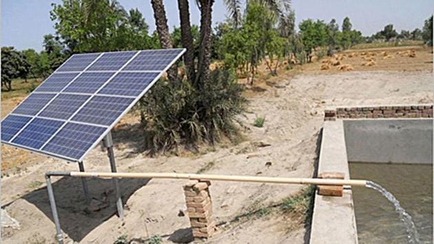 The state government now aims to provide 10,000 solar-powered water pumps in 2018-19, officials said.(HT File)