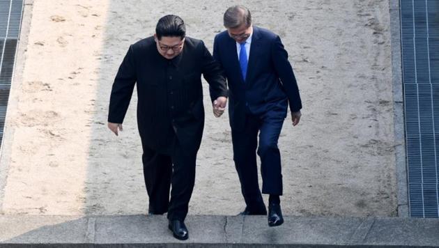 South Korean President Moon Jae-in and North Korean leader Kim Jong Un meet in the truce village of Panmunjom inside the demilitarized zone separating the two Koreas, South Korea on April 27.(Reuters)