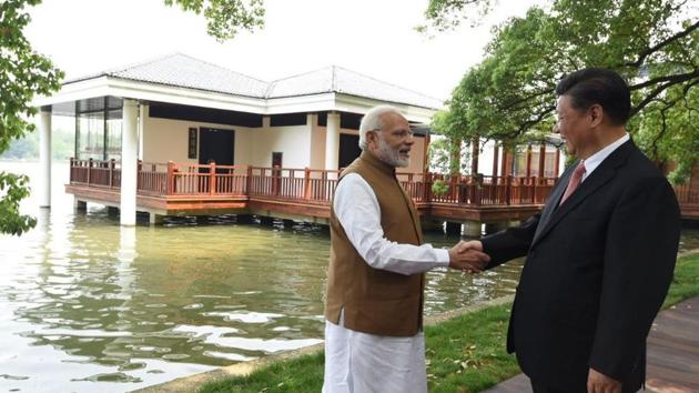 PM Narendra Modi and Chinese President Xi Jinping along the East Lake in Wuhan, China.(Photo: PIB/Twitter)