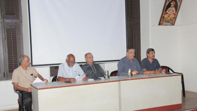 (From left) Mohan Swami, member, DES; SN Kanetkar, secretary, DES; Sharad Kunte, president, DES; Vikas Kakatkar, vice­president, DES and Adesh Gokhale, council member, DES, at the press conference.(HT PHOTO)