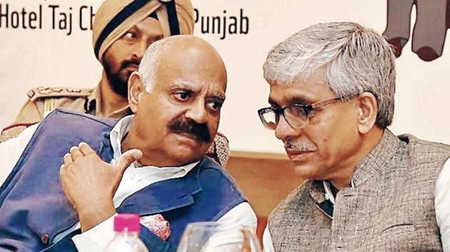 Punjab governor VP Singh Badnore with the CM’s chief principal secretary, Suresh Kumar, at a workshop on crop residue management in Chandigarh on Friday.(HT Photo)