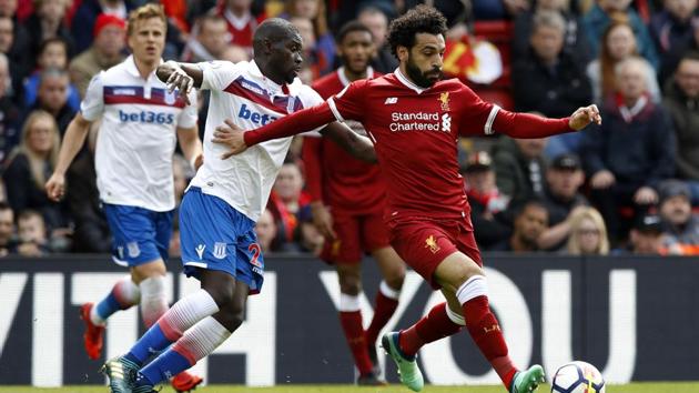 Stoke City's Badou Ndiaye (L) and Liverpool's Mohamed Salah vie for the ball during the English Premier League match between Liverpool and Stoke City,at Anfield, in Liverpool, England on April 28, 2018.(AP)