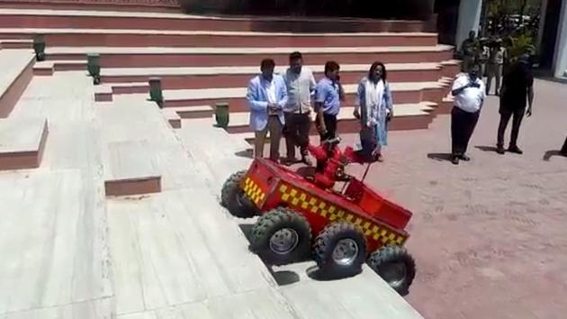 Demonstration of fire robot at the JMC in Jaipur. (HT PHOTO) Demonstration of fire robot at the JMC in Jaipur. (HT PHOTO)